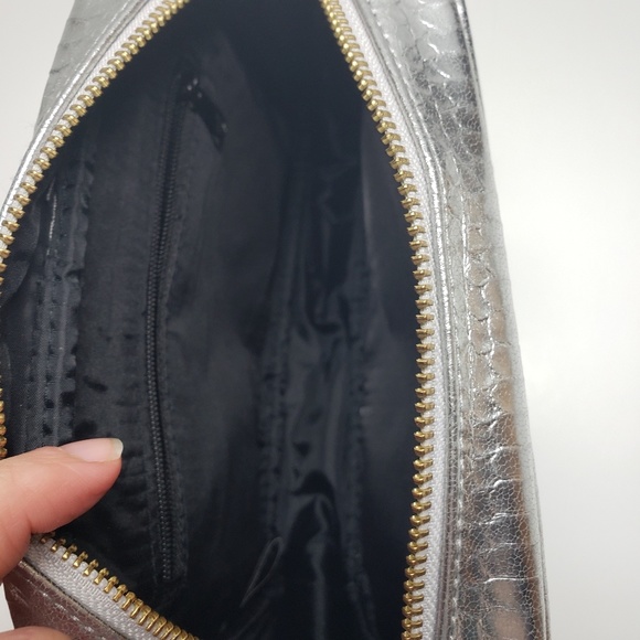 NWT Victoria Secret Silver scale handbag - Picture 8 of 8